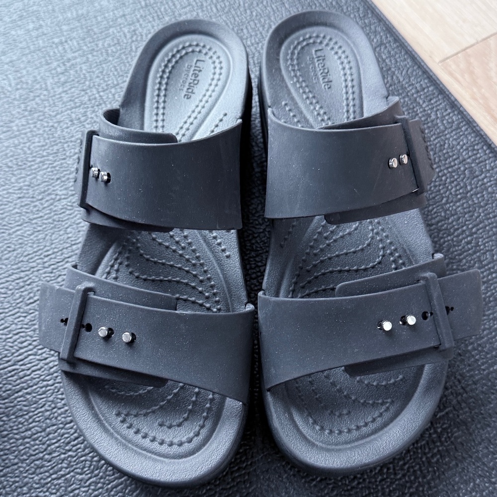 Croc's Women's Brooklyn Wedge Slide Sandal size 7